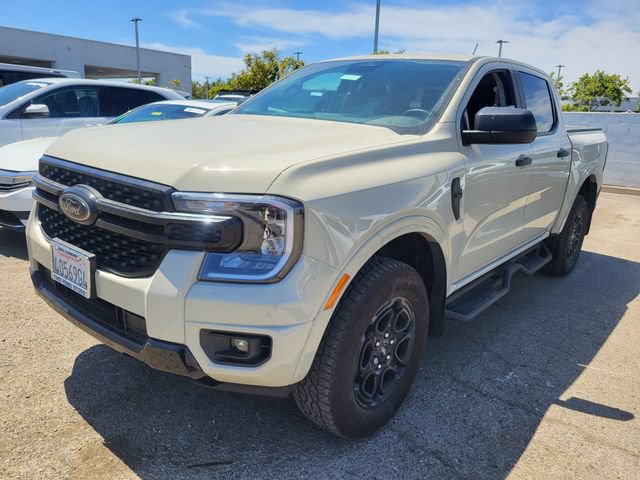 Certified 2025 Ford Ranger XLT w/ Black Appearance Package RWD image 3