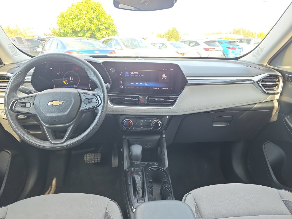 Used 2025 Chevrolet TrailBlazer LT AWD/4WD image 6