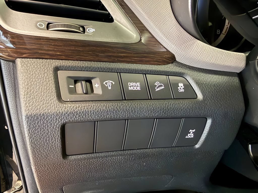 Used 2018 Hyundai Santa Fe Sport AWD/4WD image 24