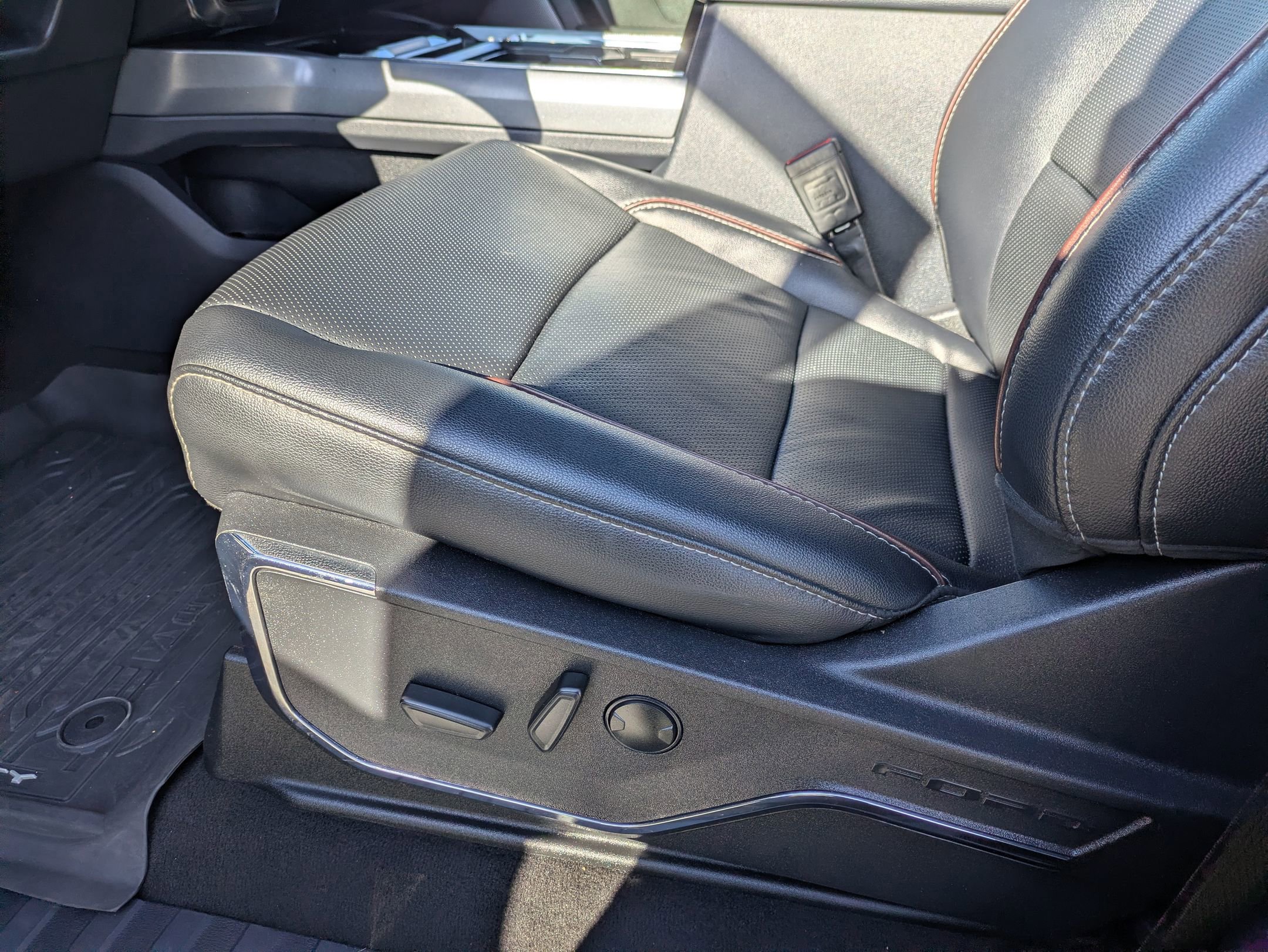 Certified 2024 Ford F350 Lariat w/ Lariat Ultimate Package AWD/4WD image 16