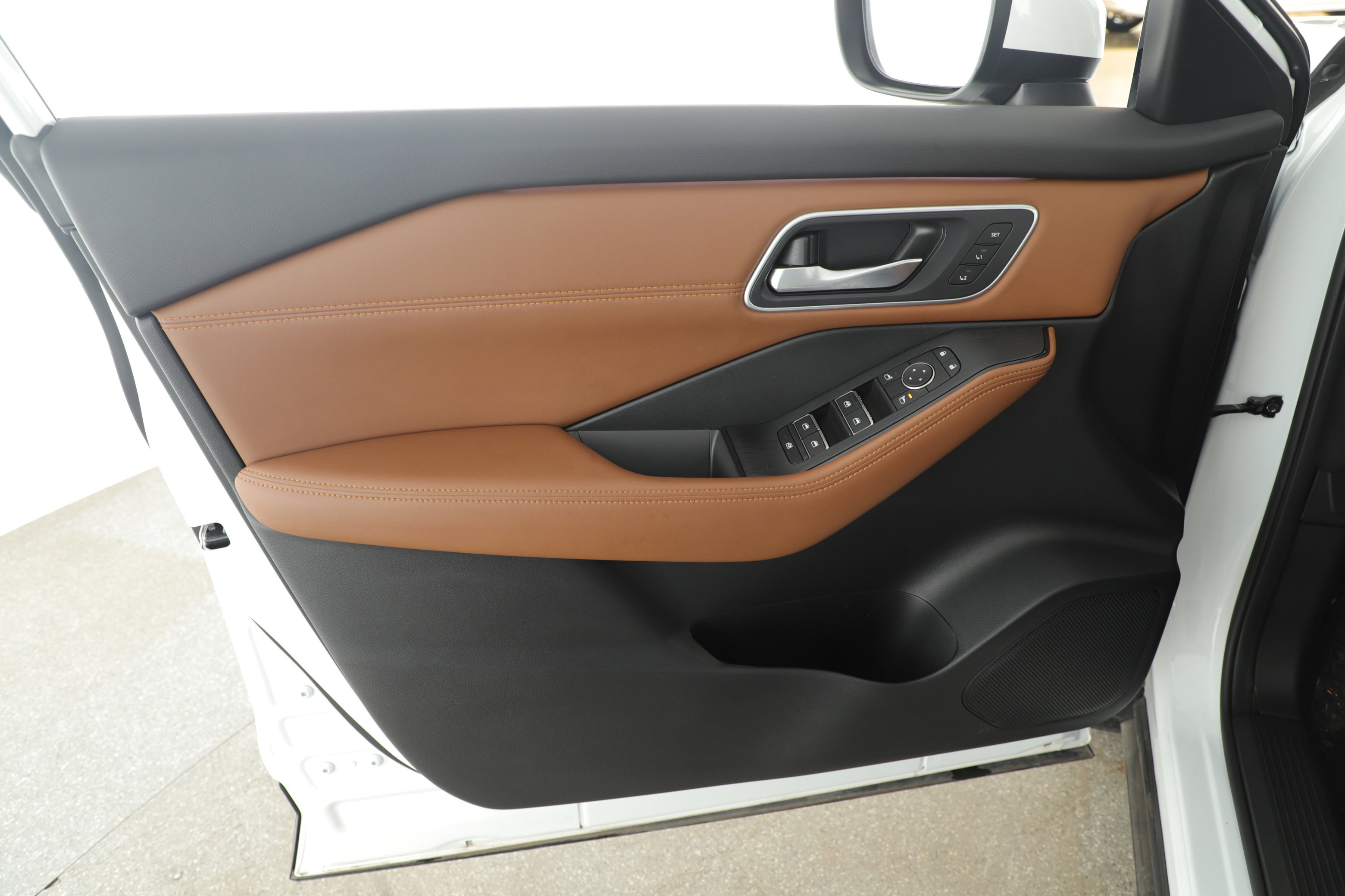 Used 2024 Nissan Rogue Platinum image 8