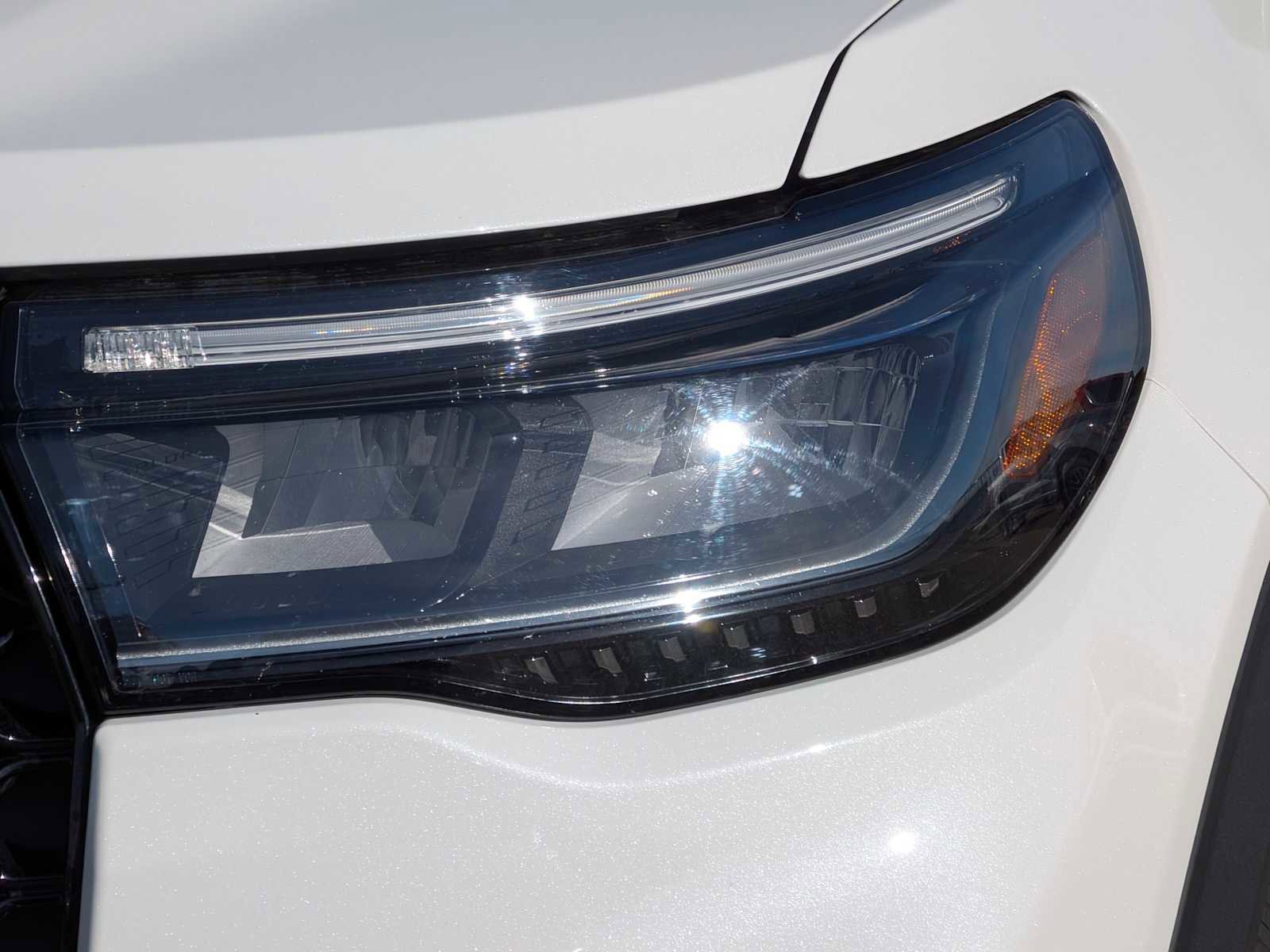 Certified 2025 Ford Explorer ST AWD/4WD image 10