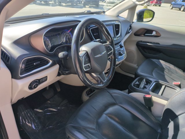 Used 2019 Chrysler Pacifica Touring-L FWD image 16