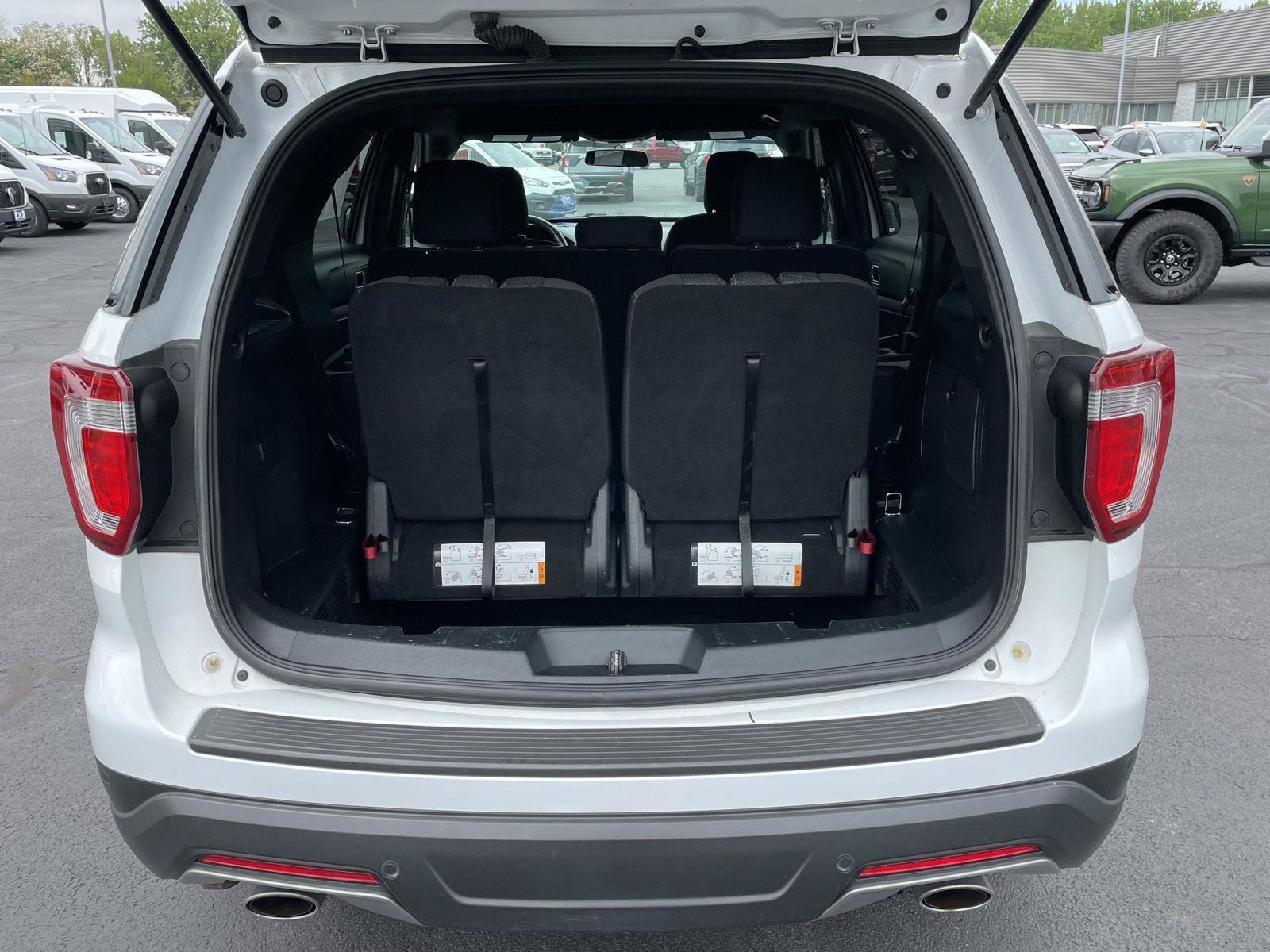 Certified 2018 Ford Explorer XLT FWD image 27