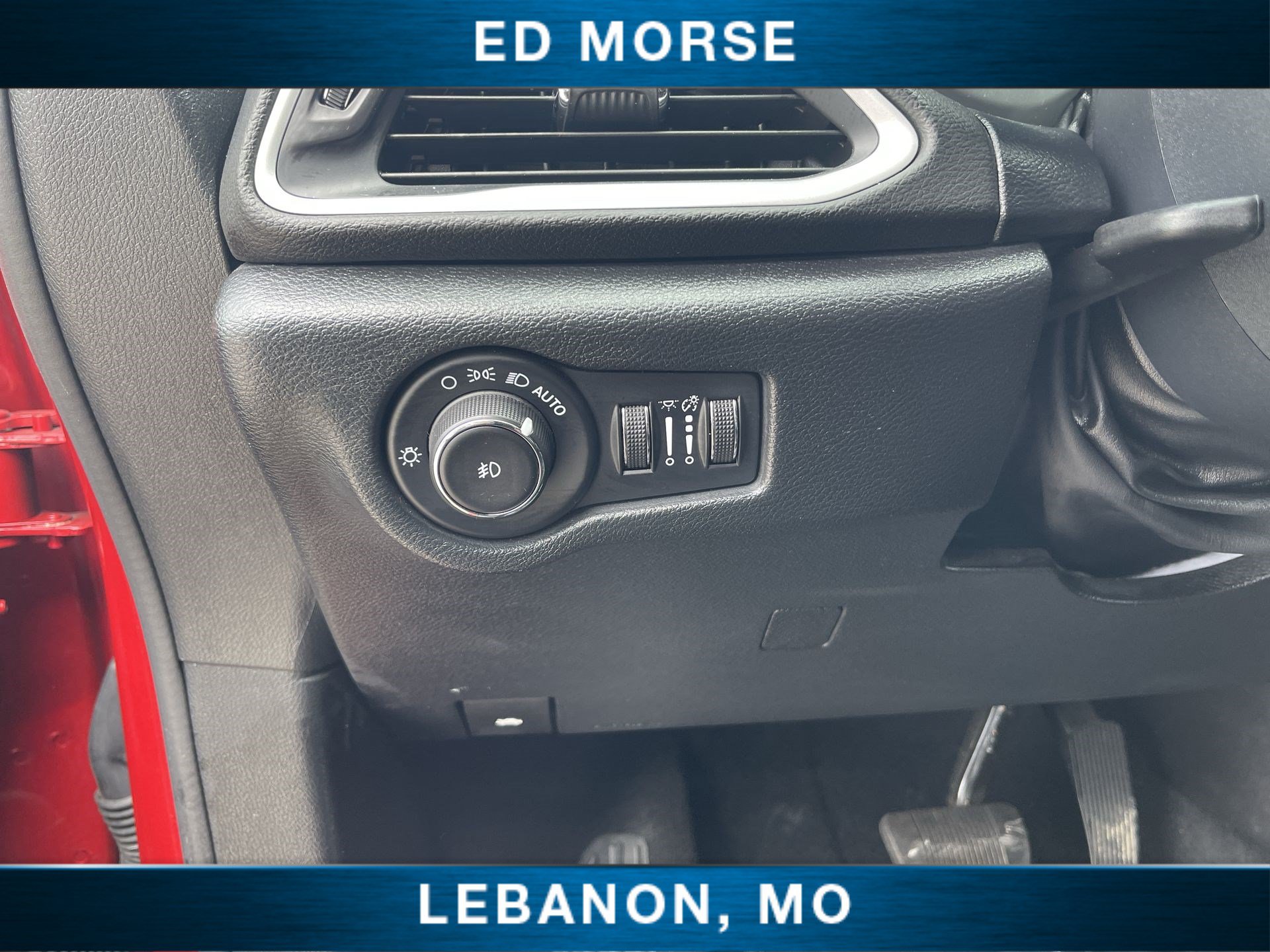 Used 2025 Chrysler Pacifica Select FWD image 17