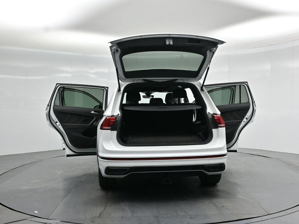 Used 2022 Volkswagen Tiguan SE R-Line image 54