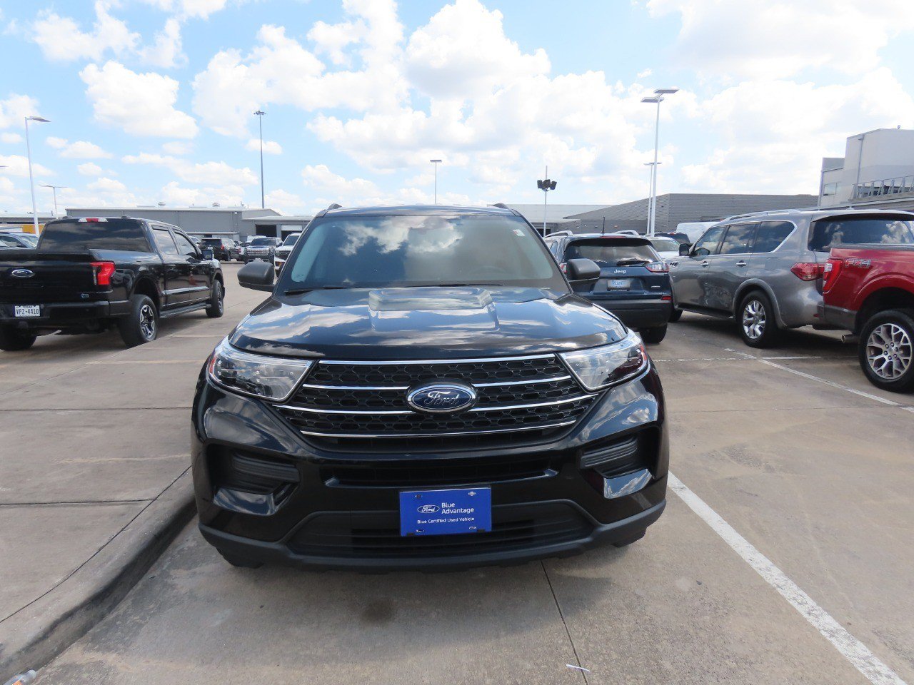 Certified 2023 Ford Explorer XLT RWD image 5