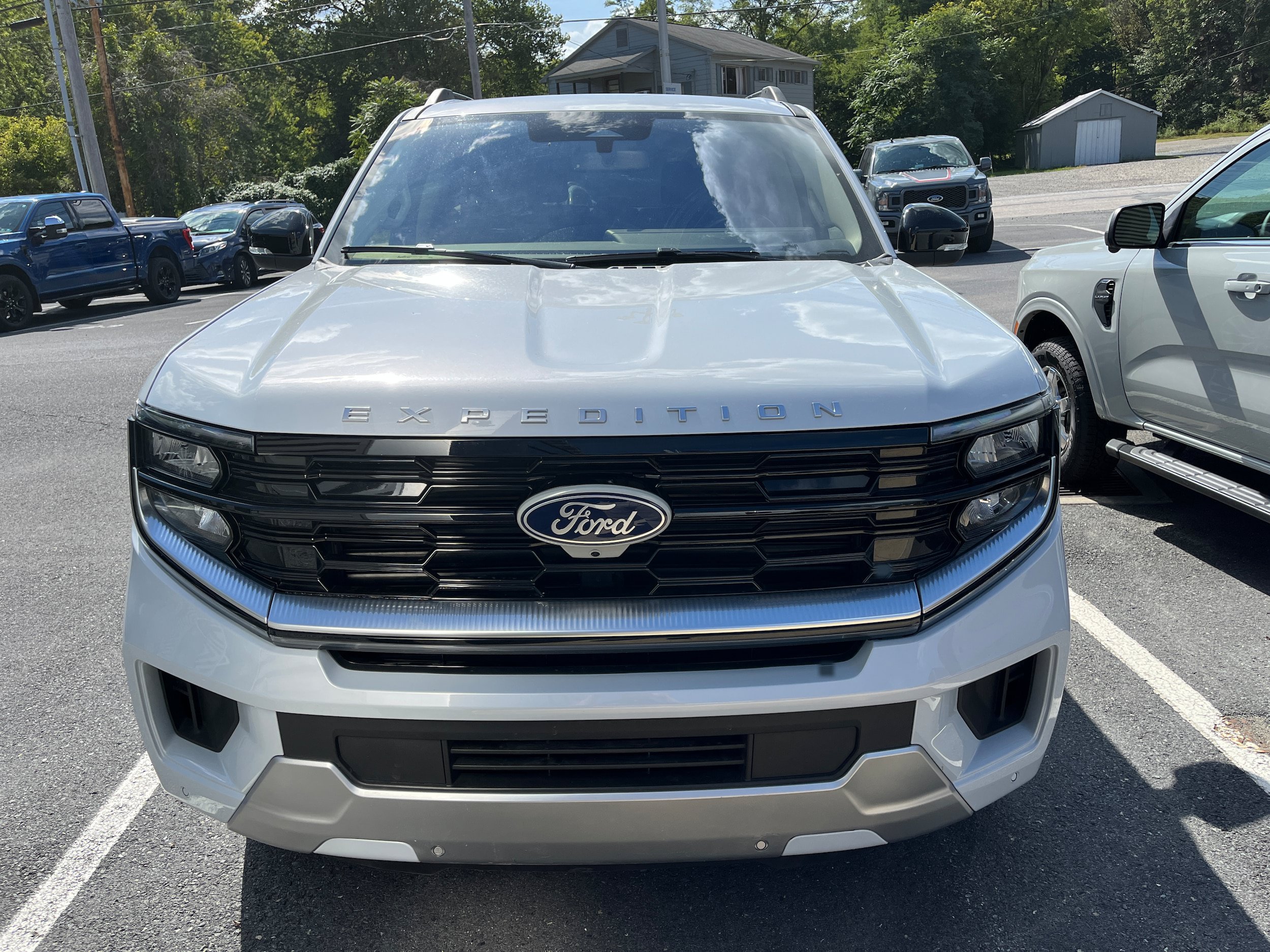 Certified 2025 Ford Expedition Platinum AWD/4WD image 3