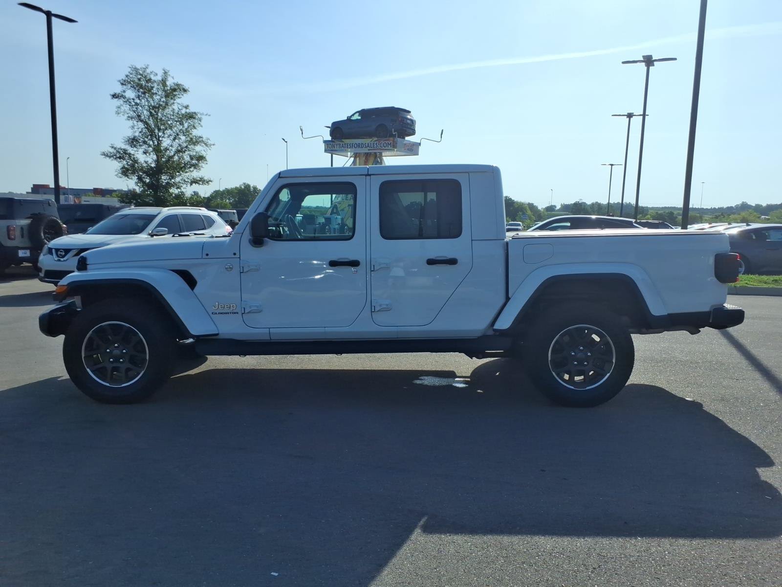 Used 2022 Jeep Gladiator Overland w/ LED Lighting Group AWD/4WD image 6