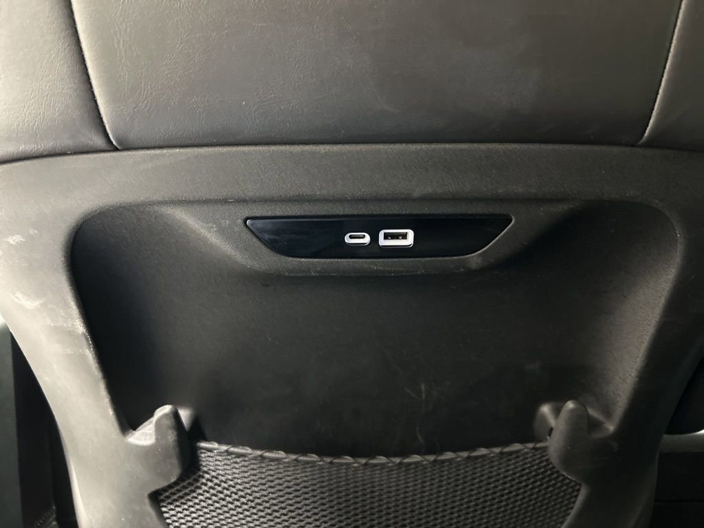 Used 2025 Chrysler Pacifica Select image 27