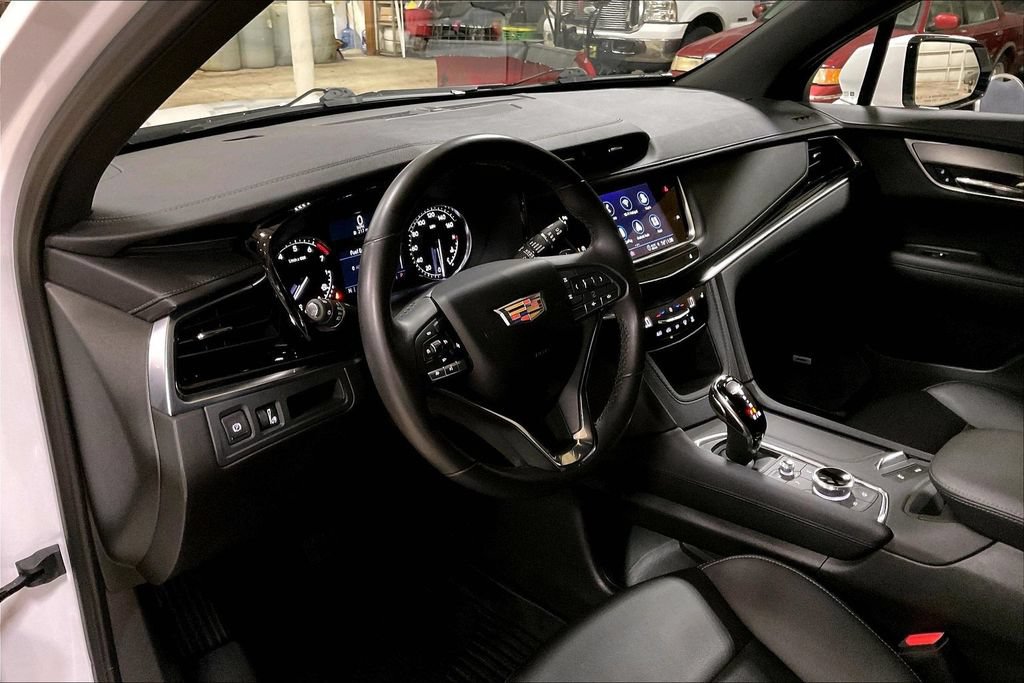 Used 2024 Cadillac XT6 Luxury w/ LPO, Floor Liner Package AWD/4WD image 13