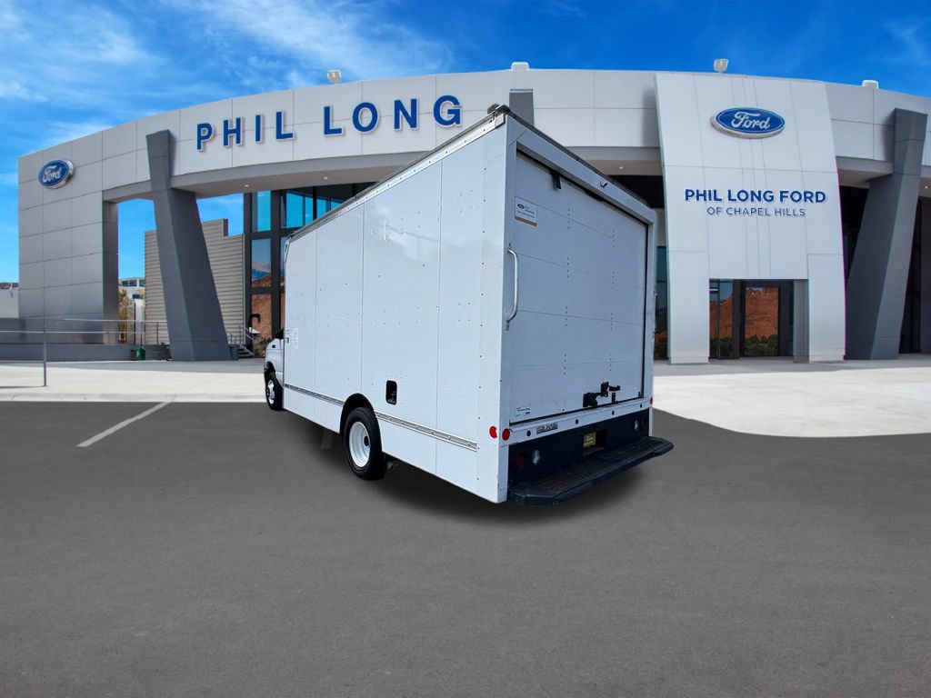Certified 2023 Ford E-450 and Econoline 450 Super Duty w/ Driver's Safety Package RWD image 3