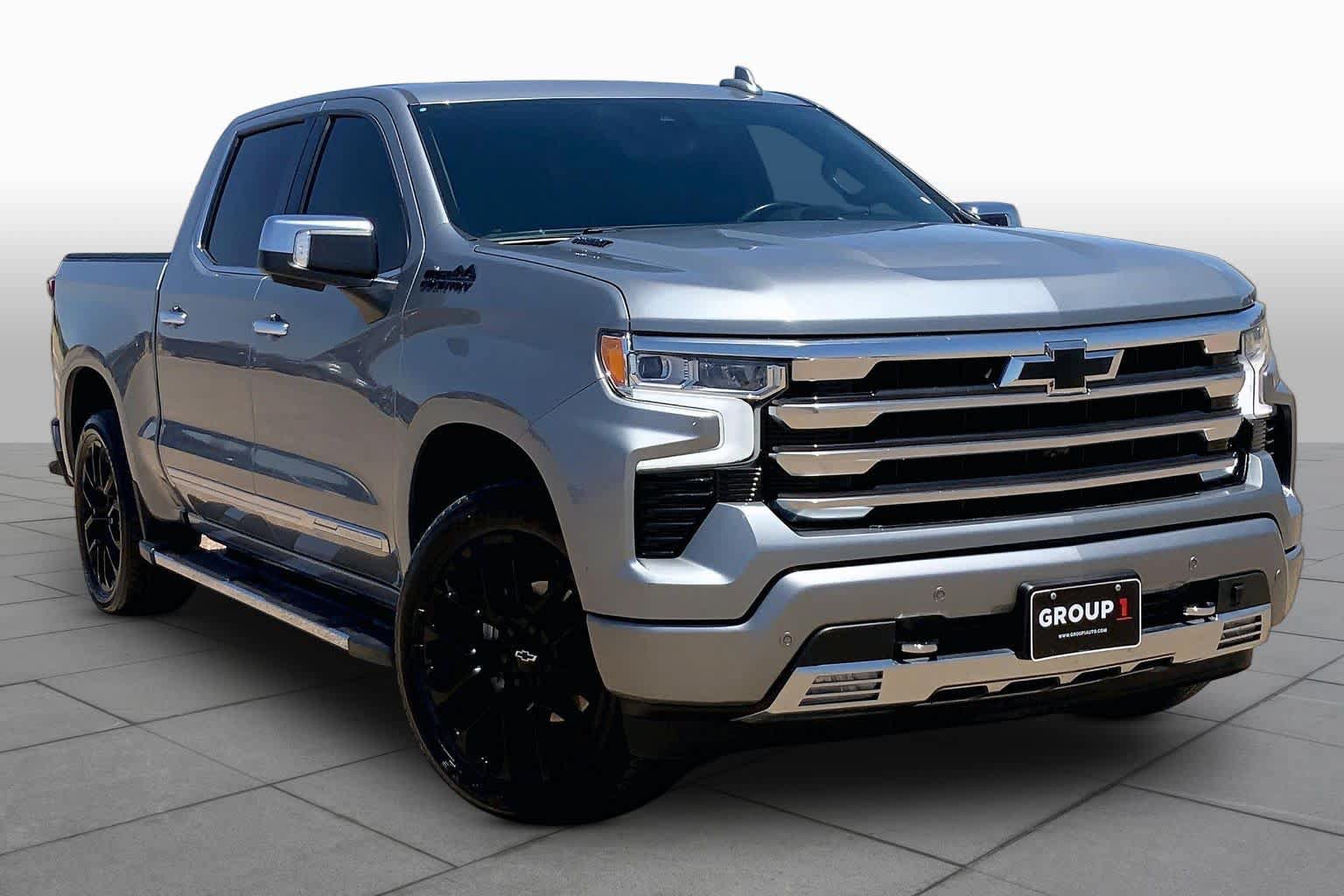 Used 2024 Chevrolet Silverado 1500 High Country w/ High Country Premium Package AWD/4WD image 3
