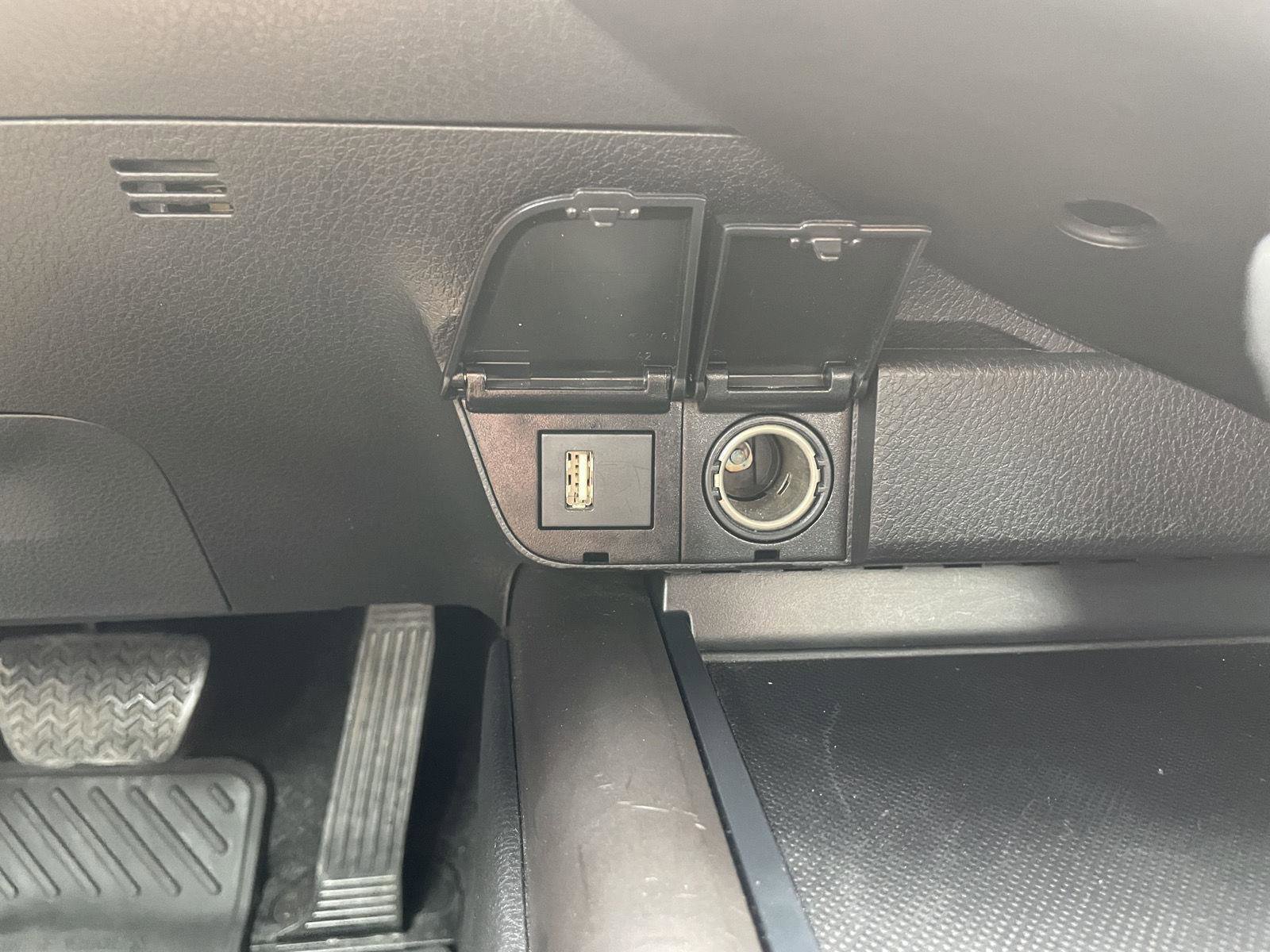 Used 2023 Toyota Camry SE w/ Convenience Package FWD image 27