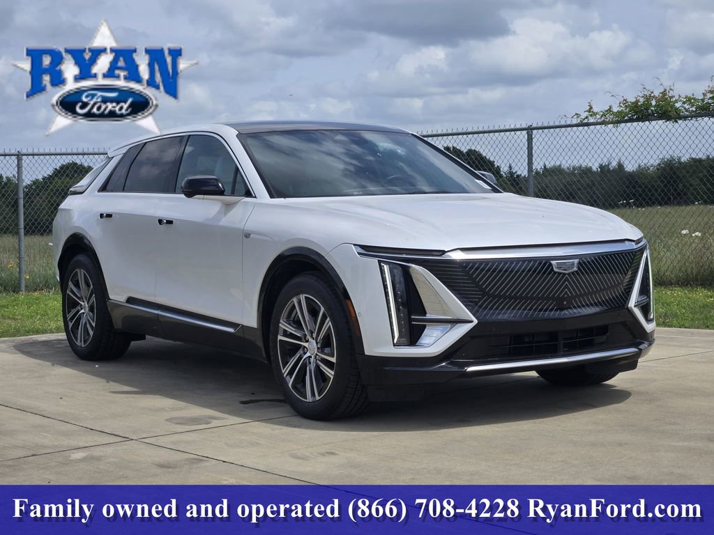 Used 2024 Cadillac Lyriq Luxury image 2