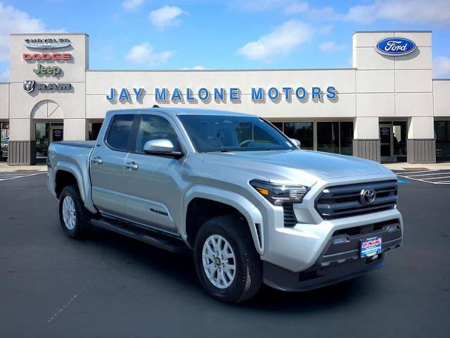 Used 2025 Toyota Tacoma SR5 AWD/4WD image 9