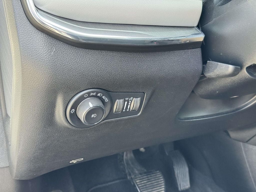 Used 2022 Jeep Compass Limited AWD/4WD image 10