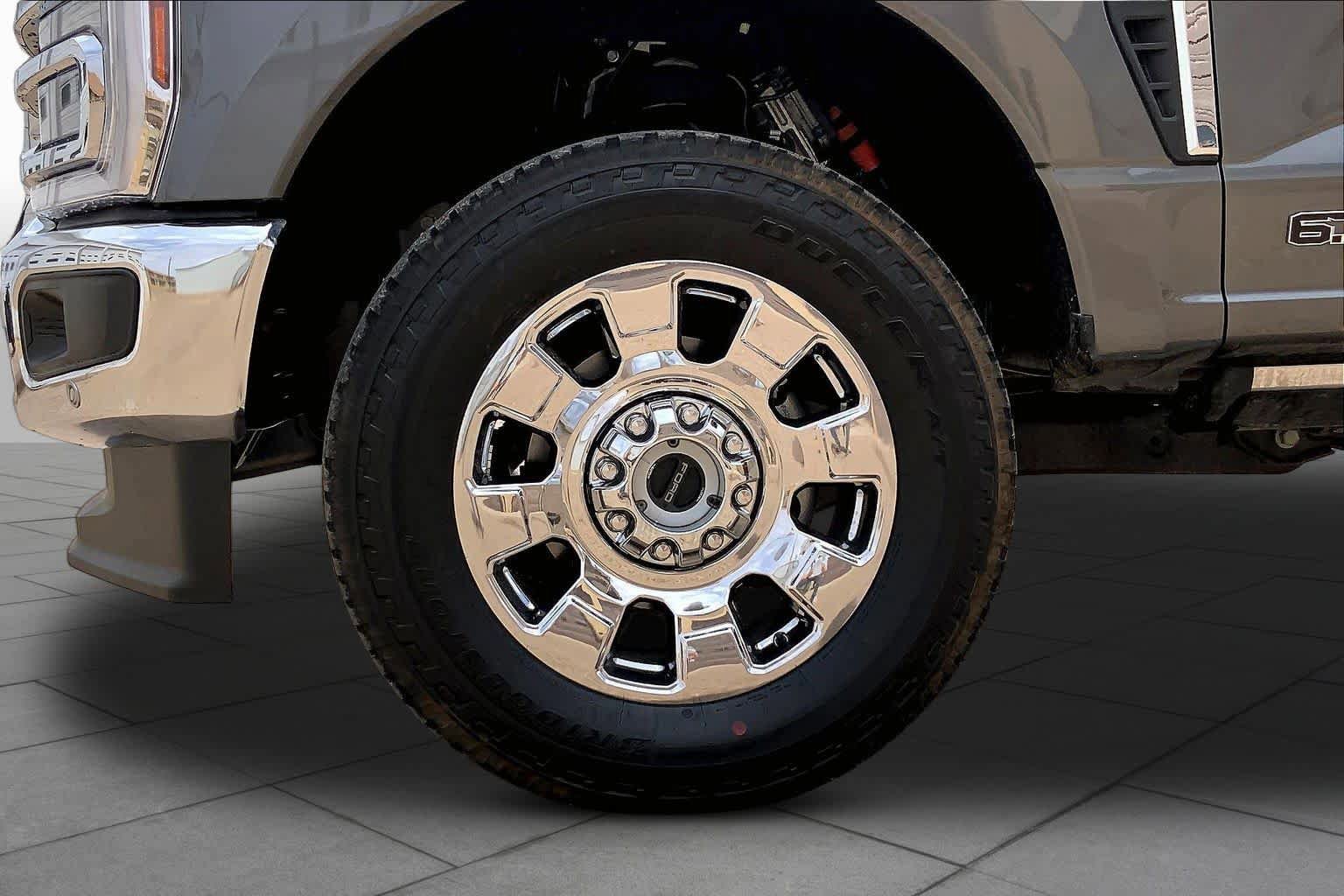 Certified 2026 Ford F350 Lariat w/ Lariat Ultimate Package AWD/4WD image 11