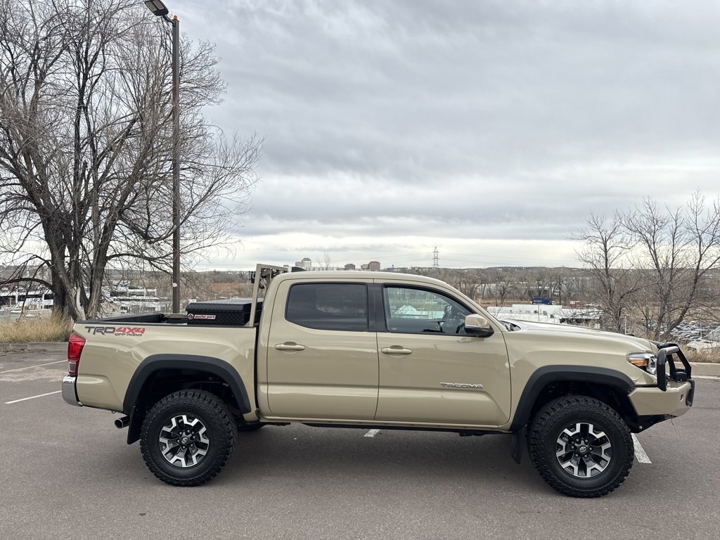 Used 2017 Toyota Tacoma TRD Off-Road image 7