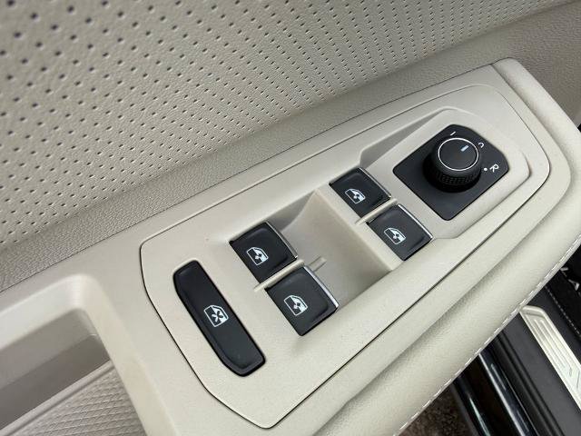 Used 2025 Volkswagen Atlas SE AWD/4WD image 23