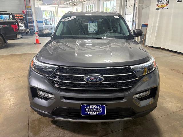 Certified 2024 Ford Explorer XLT w/ Equipment Group 202A AWD/4WD image 3