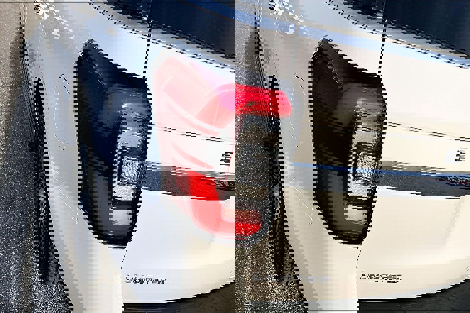 Certified 2024 Ford Expedition Limited image 31