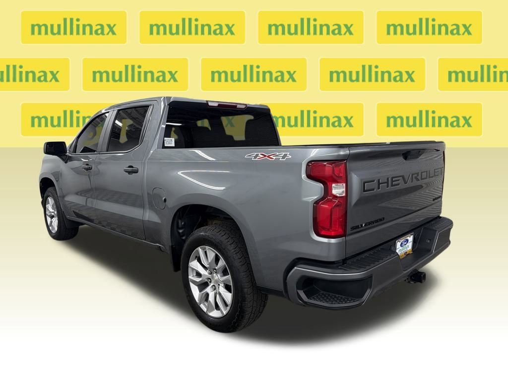 Used 2021 Chevrolet Silverado 1500 Custom w/ LPO, Dark Essentials Package image 2