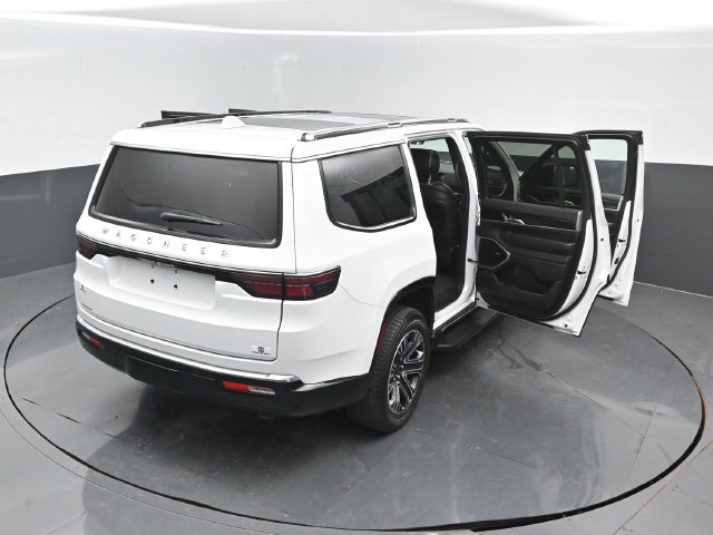 Used 2023 Jeep Wagoneer 4WD w/ Premium Group I image 27
