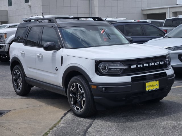 Certified 2024 Ford Bronco Sport Outer Banks w/ Tech Package AWD/4WD image 3