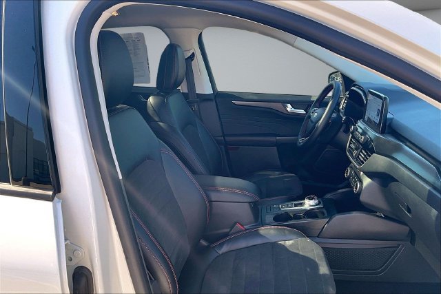 Certified 2022 Ford Escape SEL w/ SEL Stealth AWD Package image 29
