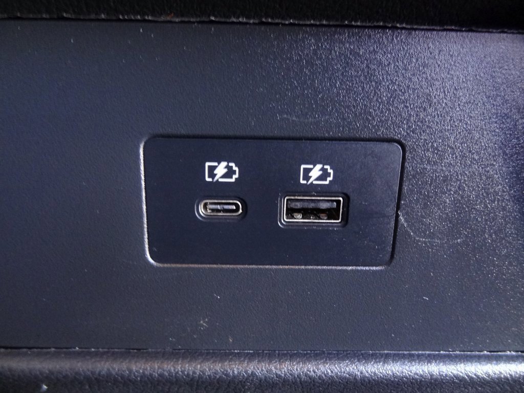 Used 2023 Nissan Rogue SV image 15