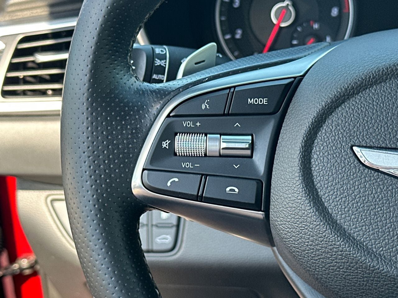 Used 2019 Genesis G70 2.0T Advanced RWD image 24