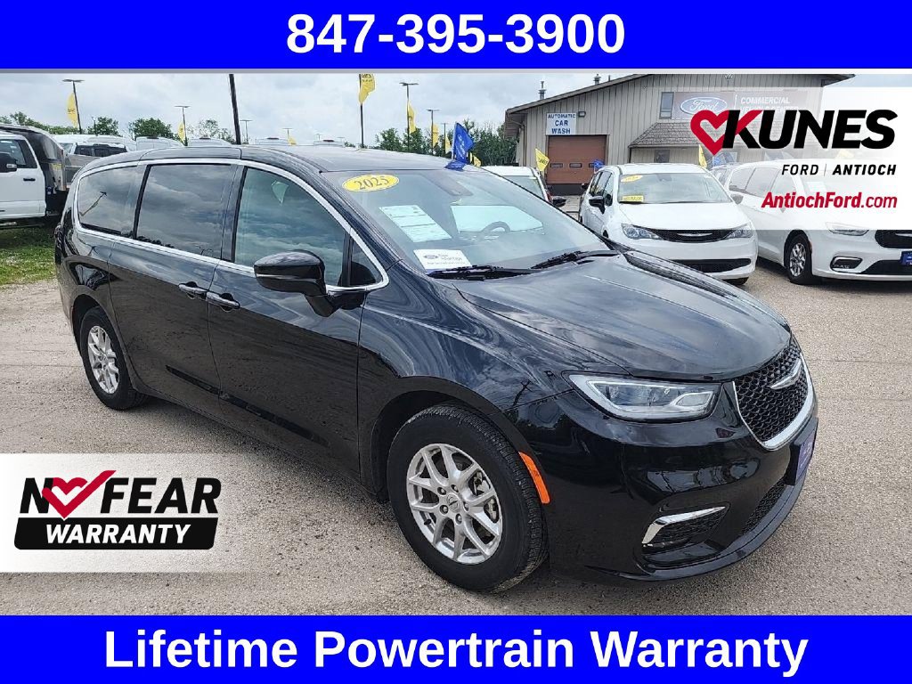 Used 2025 Chrysler Pacifica Select FWD image 15