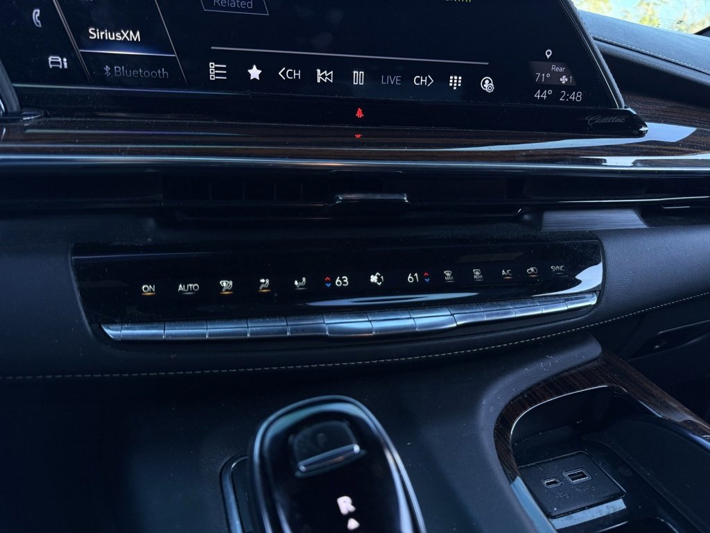 Used 2022 Cadillac Escalade Luxury image 18