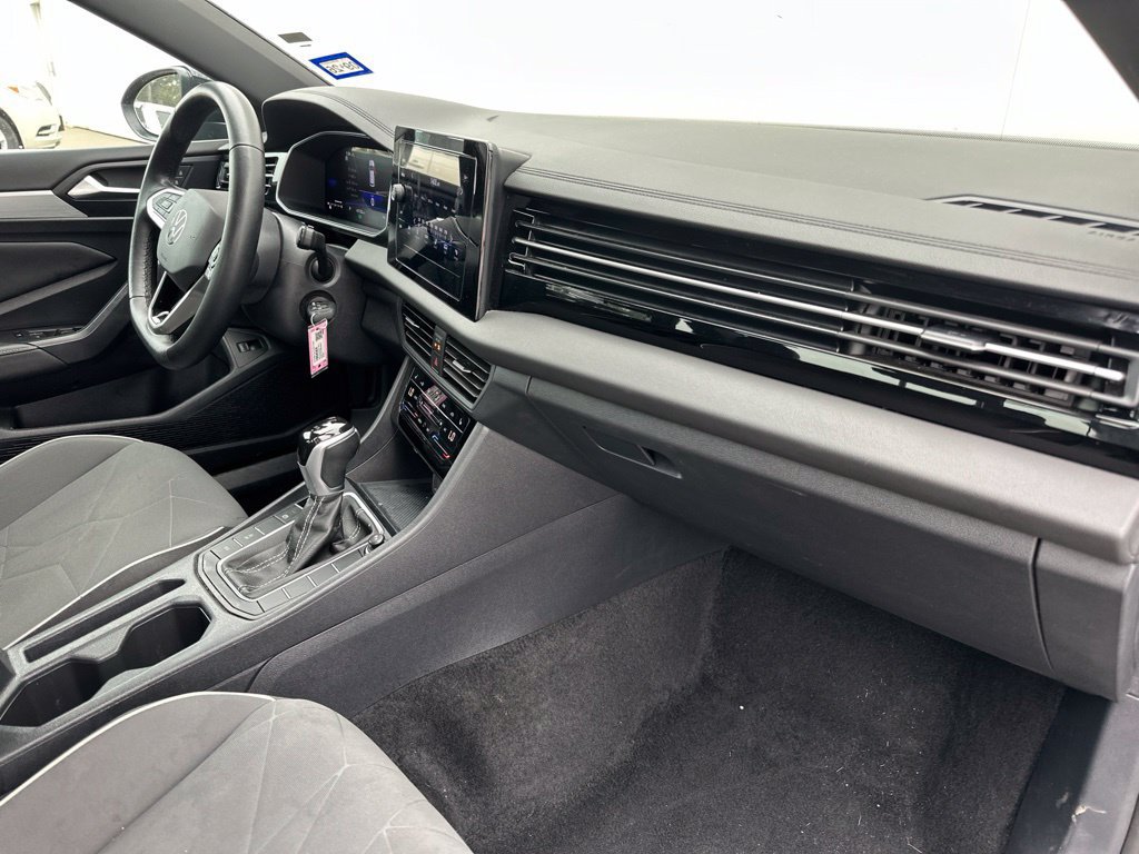 Used 2025 Volkswagen Jetta Sport FWD image 30