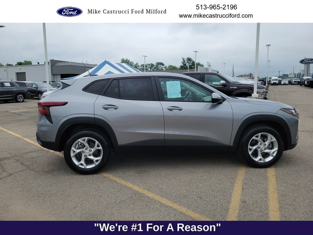 Used 2024 Chevrolet Trax LS w/ LS Convenience Package FWD image 6