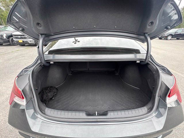 Used 2022 Hyundai Elantra Limited w/ Cargo Package FWD image 10
