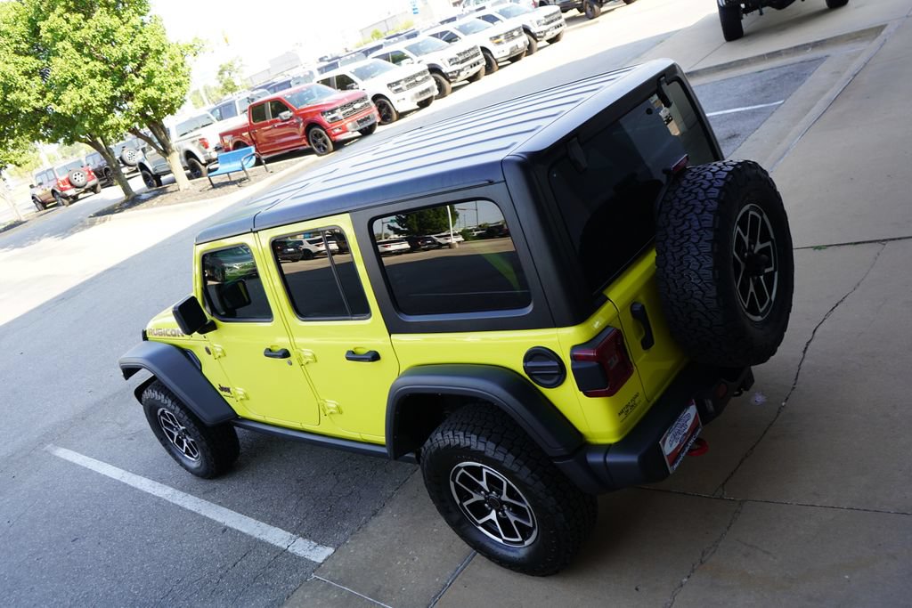 Used 2024 Jeep Wrangler Unlimited Rubicon AWD/4WD image 12