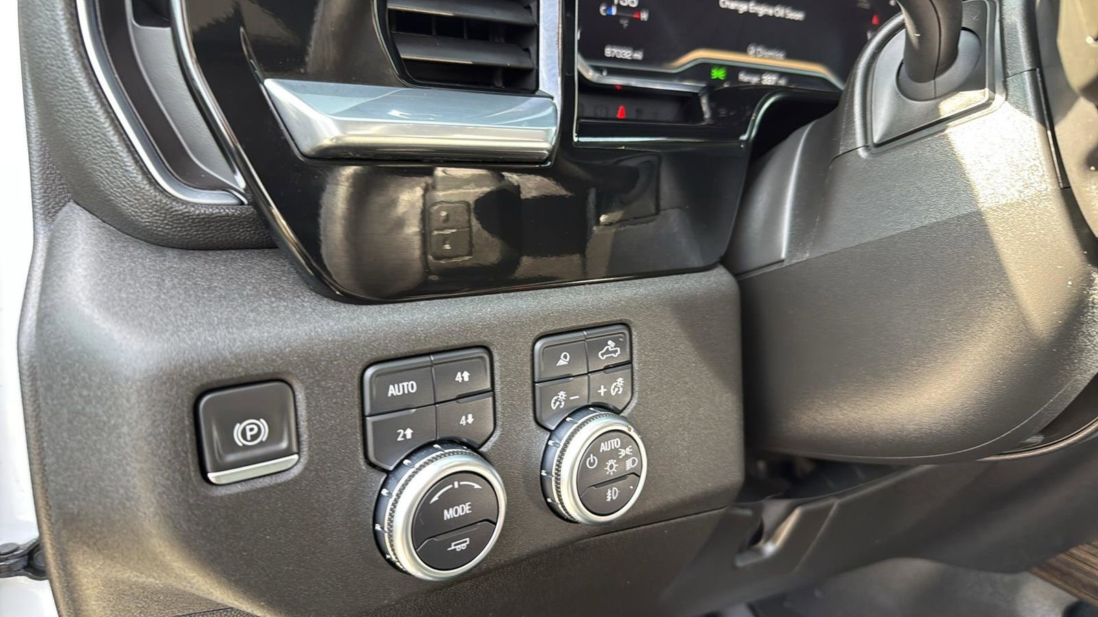 Used 2022 GMC Sierra 1500 Elevation w/ Elevation Premium Package image 18