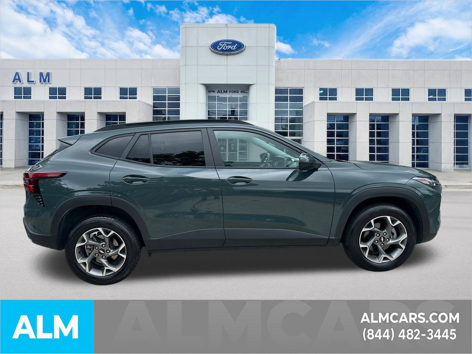 Used 2025 Chevrolet Trax LT FWD image 5