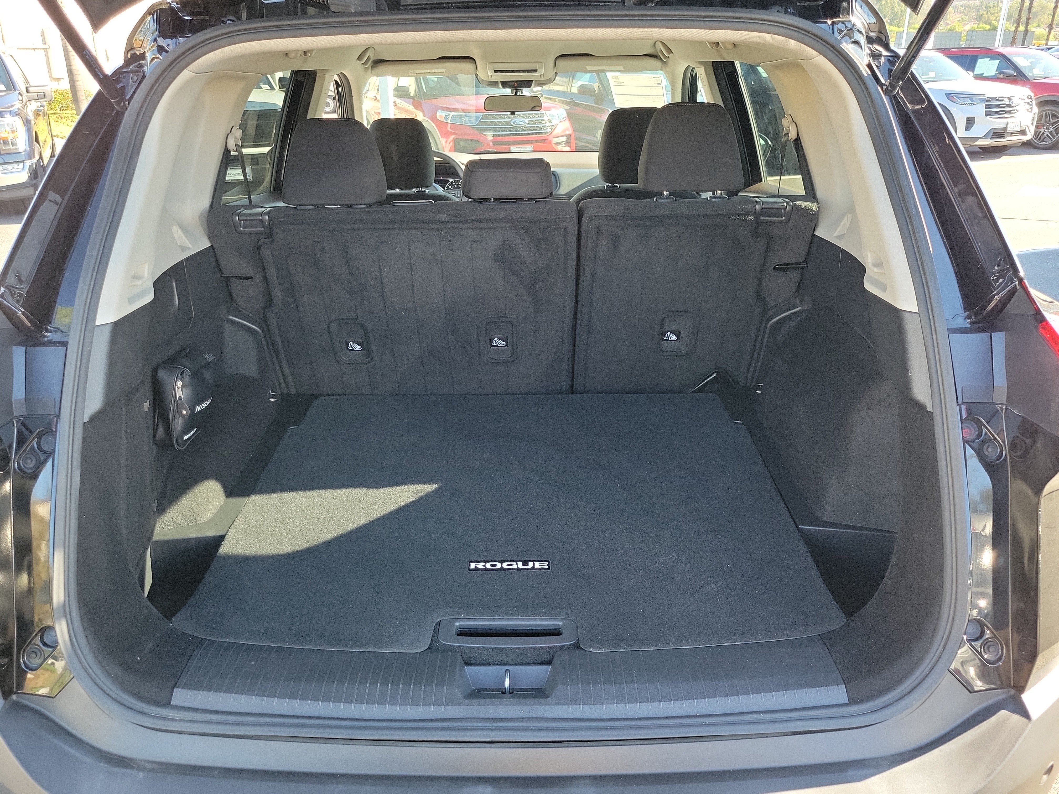 Used 2023 Nissan Rogue S FWD image 13