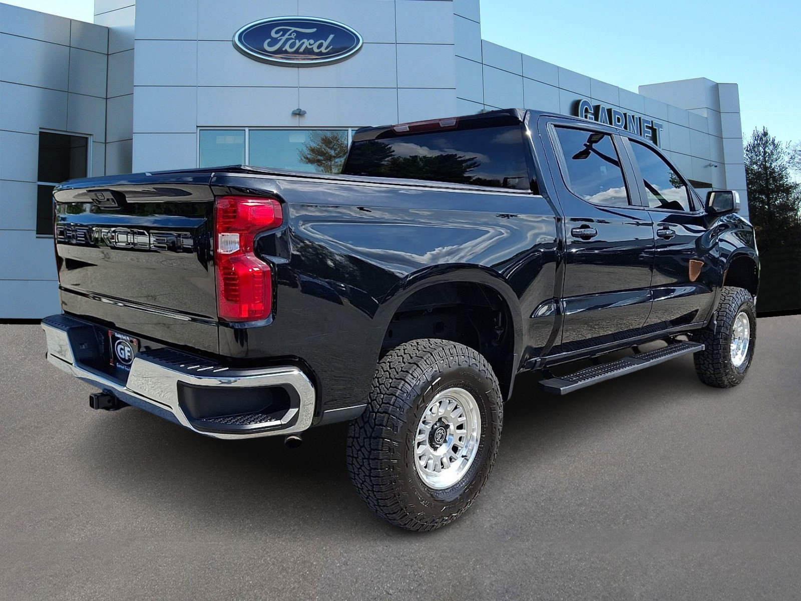 Used 2024 Chevrolet Silverado 1500 LT AWD/4WD image 8