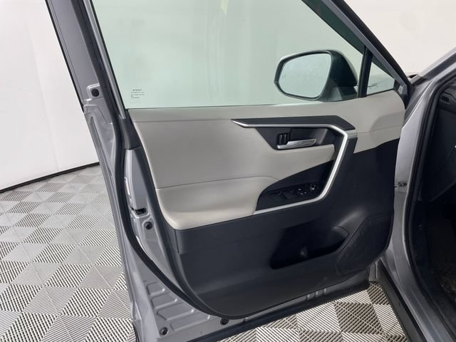Used 2021 Toyota RAV4 XLE w/ Convenience Package AWD/4WD image 12