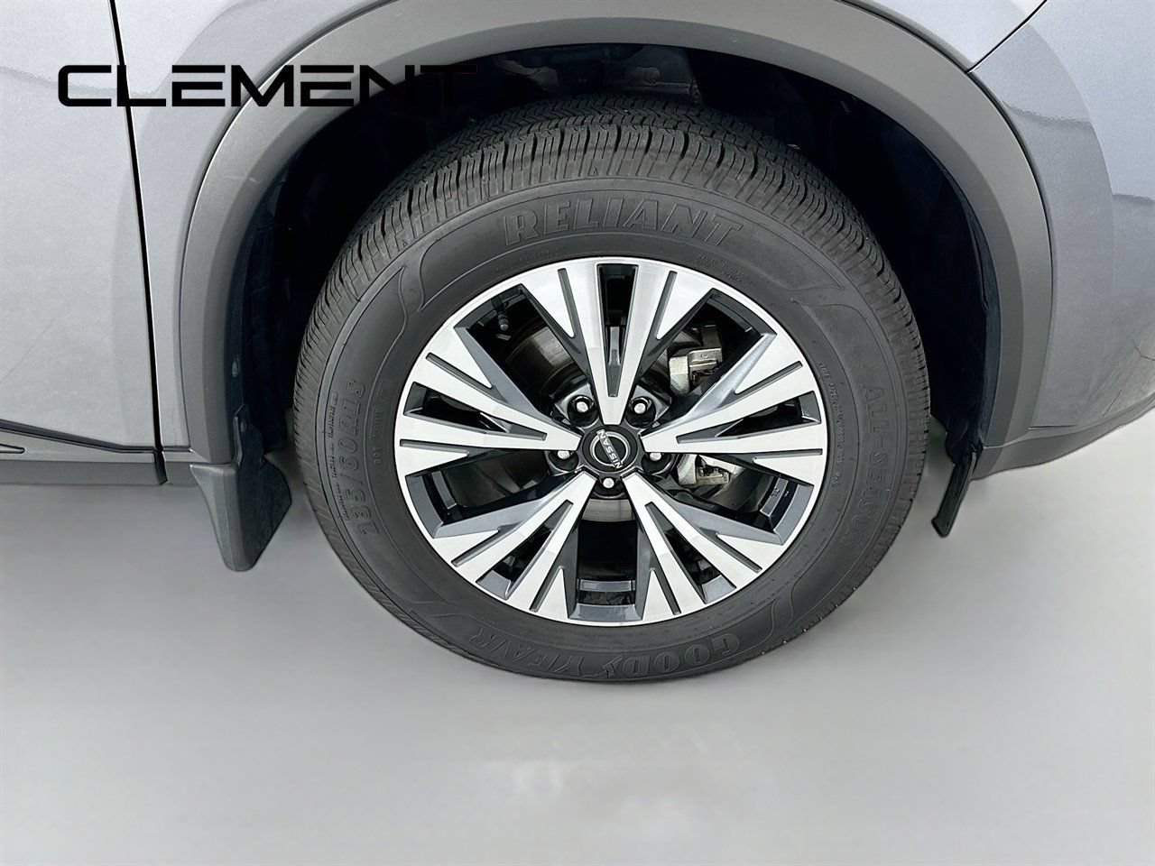 Used 2023 Nissan Rogue SV FWD image 34