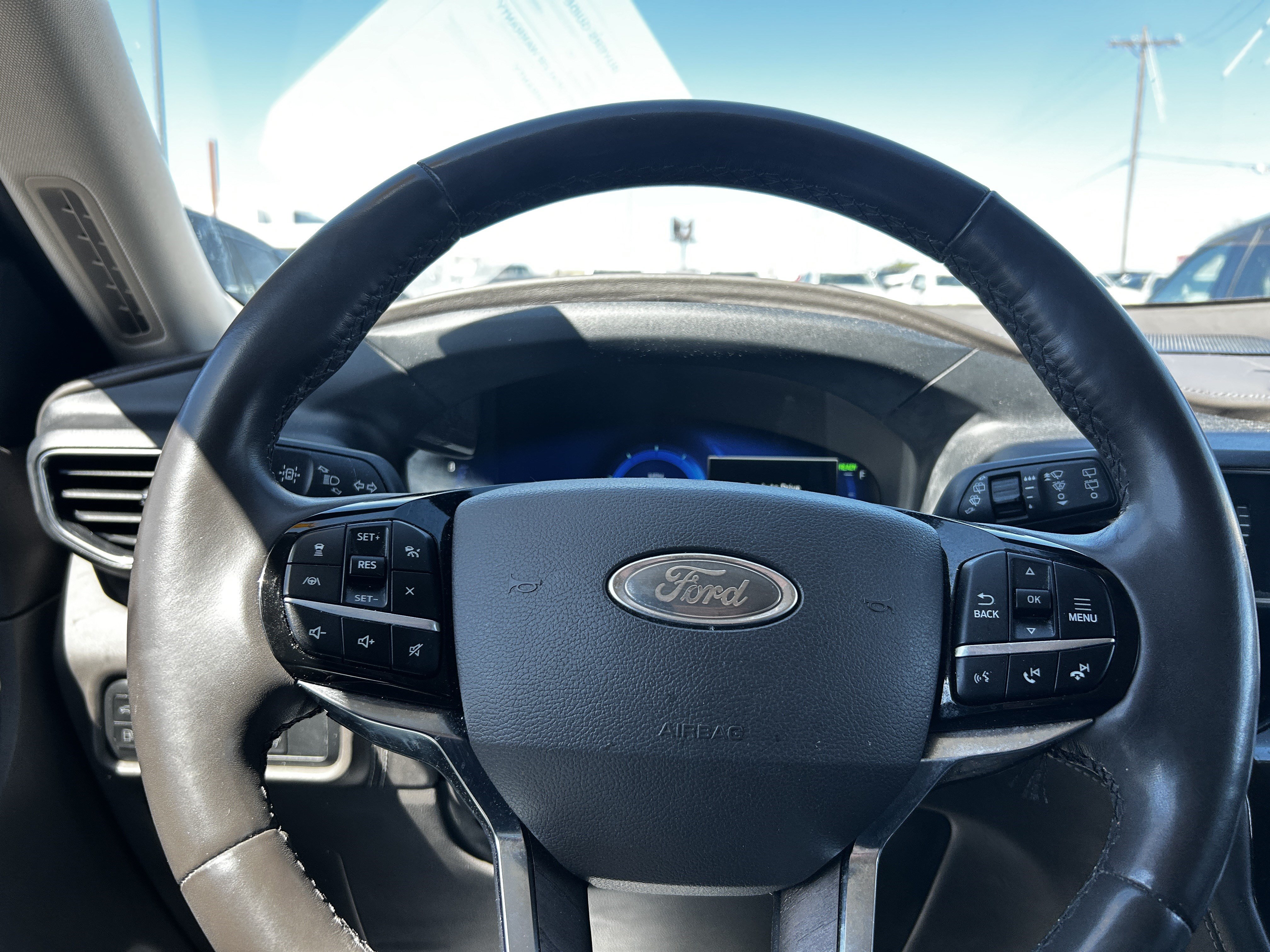 Certified 2022 Ford Explorer Platinum w/ Premium Technology Package AWD/4WD image 17