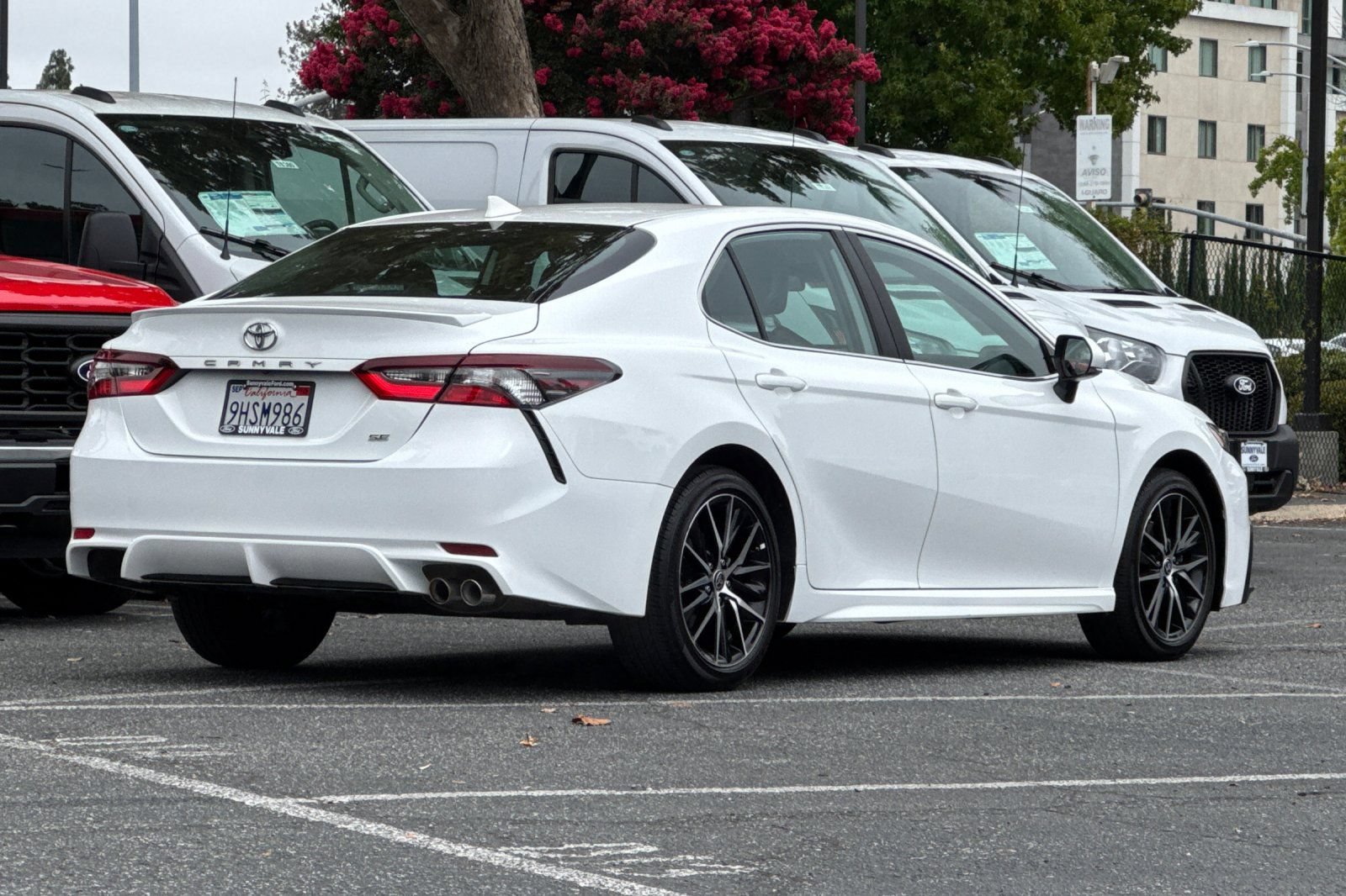 Used 2024 Toyota Camry SE FWD image 4