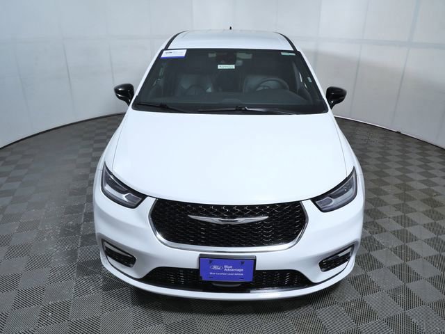 Used 2025 Chrysler Pacifica Select image 6