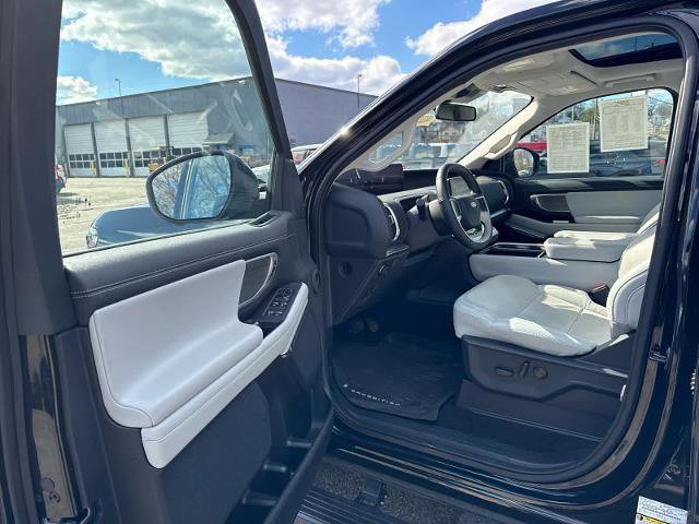 Certified 2025 Ford Expedition Platinum AWD/4WD image 6