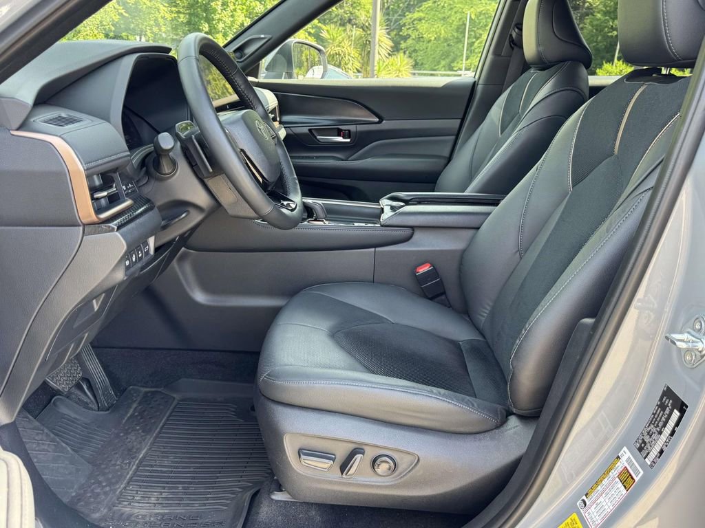 Used 2025 Toyota Grand Highlander AWD Hybrid image 20