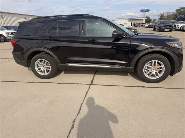 Certified 2025 Ford Explorer Active AWD/4WD image 2